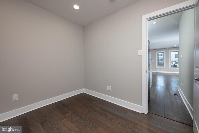 Building Photo - 1443 N Hollywood St