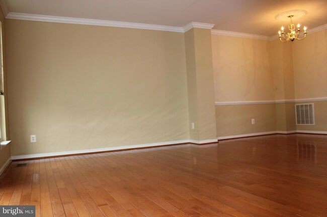 Building Photo - 24651 Kings Canyon Square