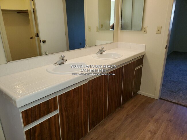Building Photo - 957 Tyler Way