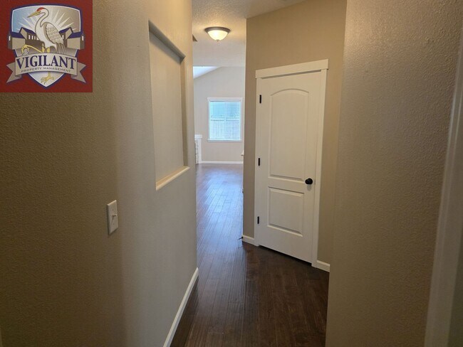 Building Photo - 2605 NE 130th Ct