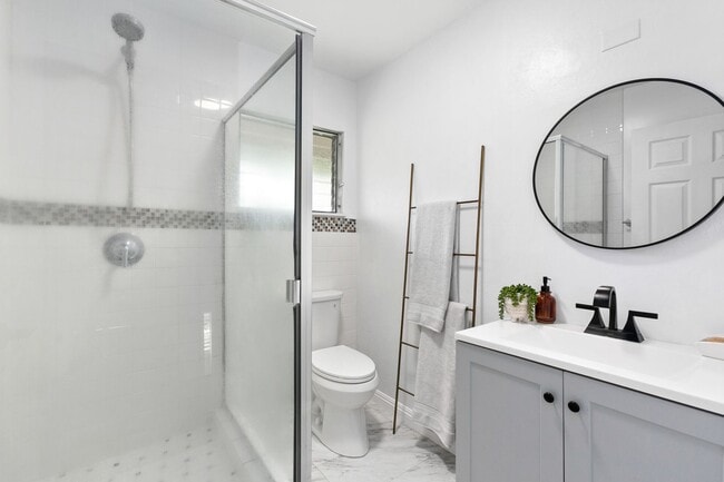 Building Photo - Kahala Tropic Gardens 2 bed 1.5 bath Fully...