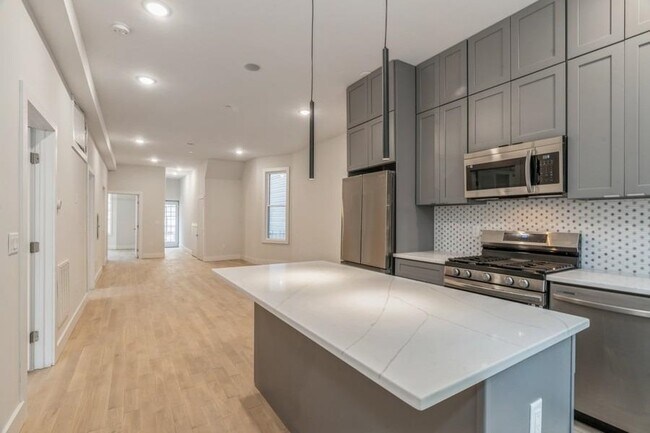Building Photo - 543 Palisade Ave