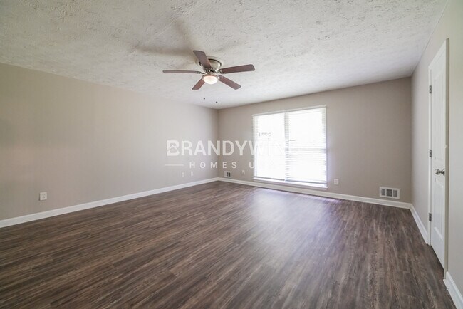 Building Photo - 1066 Basswood Ct