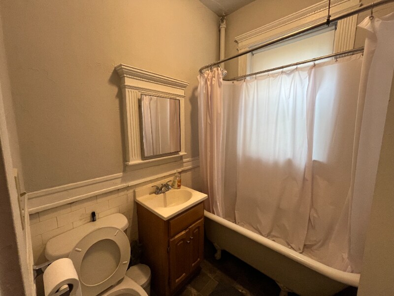 Building Photo - 75 Chester St