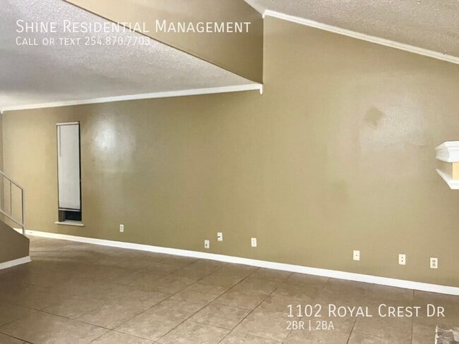 Building Photo - 1102 Royal Crest Dr