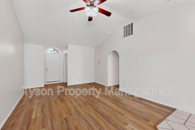 Building Photo - 1420 Stoneway Dr NW