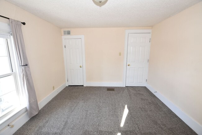 Building Photo - 1327 Corby Blvd