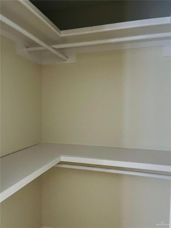 Building Photo - 16 Tulip Ave