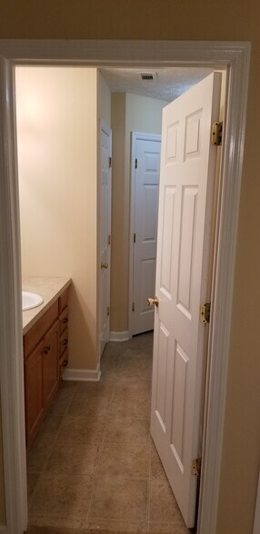 Building Photo - 6529 Helen Julia Ln