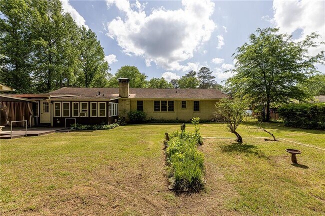 Building Photo - 472 Edwards Ct NW