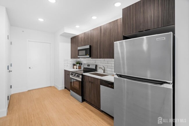 Building Photo - 50 Easton Ave