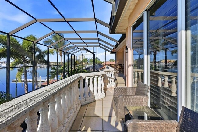 Building Photo - 1007 3rd St E