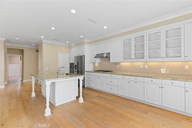 Building Photo - 81 Lupari