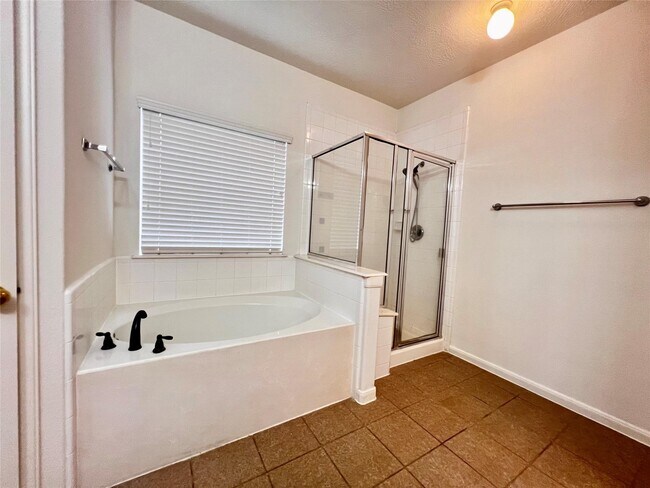 Building Photo - 11011 Christmas Fern St