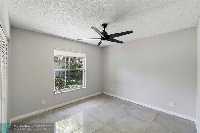 Building Photo - 10434 NW 6th Ct