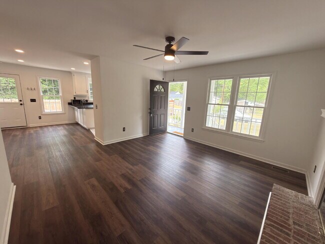 Building Photo - Move-In ready-Rosewood 3BR w/ Fenced Yard + Pet Friendly