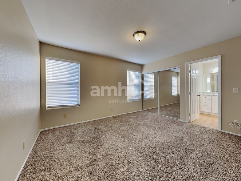 Building Photo - 288 Vallarte Dr