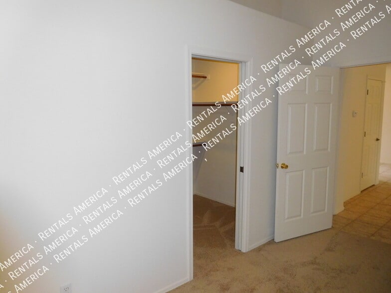 Building Photo - 5747 N 105th Ln