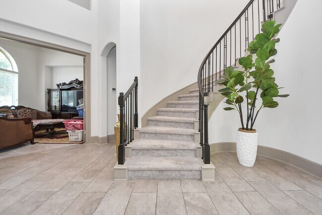 Building Photo - 1911 Sapphire Pines Ln