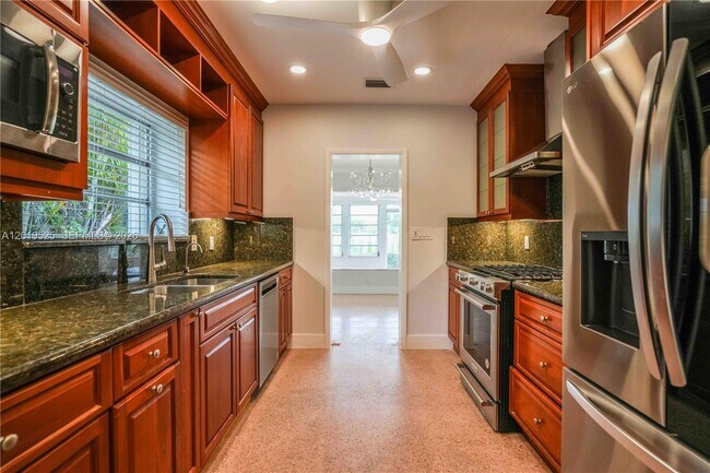 Building Photo - 475 S Shore Dr