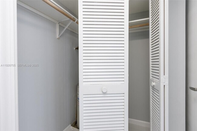 Building Photo - 3090 N Course Dr