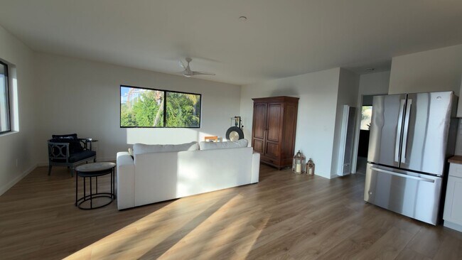 Building Photo - 1685 Burgundy Rd