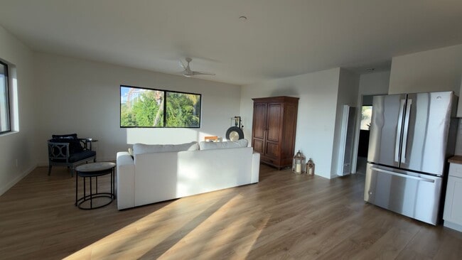 Building Photo - 1689 Burgundy Rd