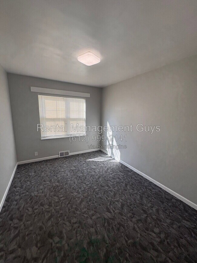 Building Photo - 3357 Minnehaha Ave