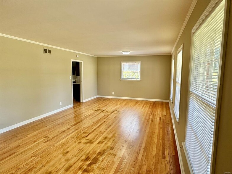 Building Photo - 2804 Sumter Ave