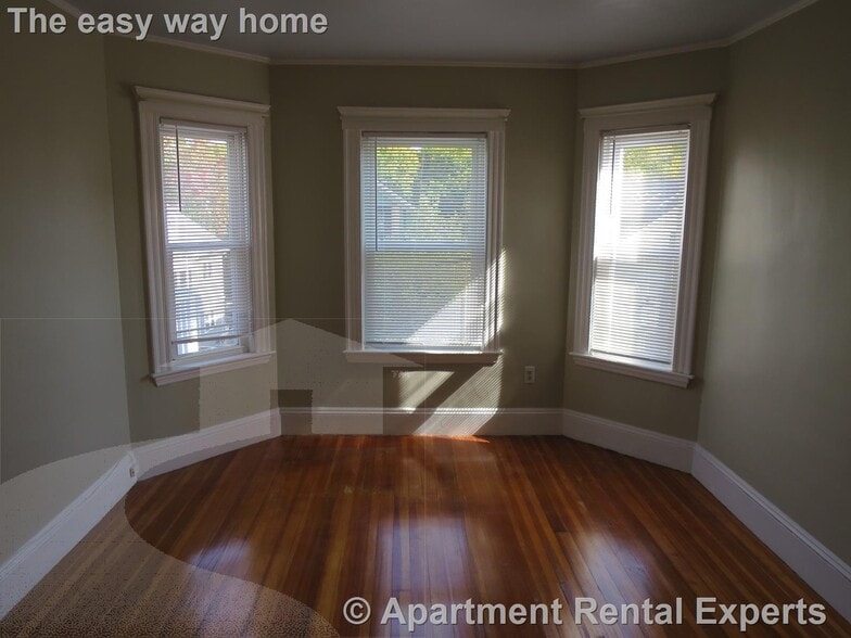 Building Photo - 36 Standish St