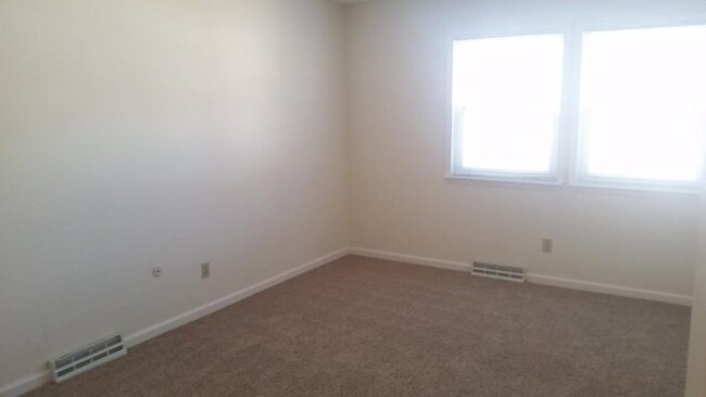 Building Photo - Great condo in Central Longmont!