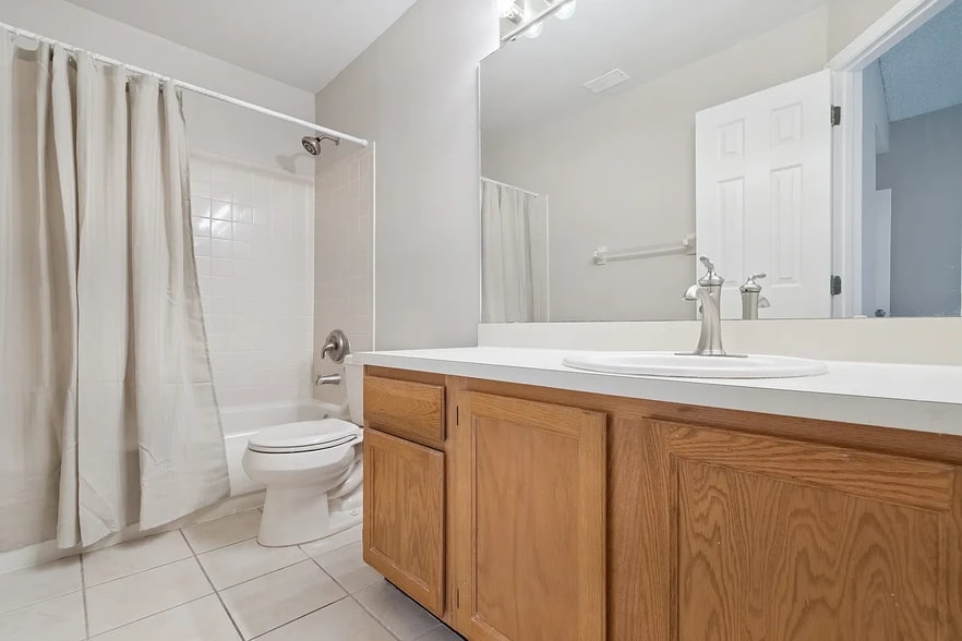 Building Photo - 682 Youngstown Pky