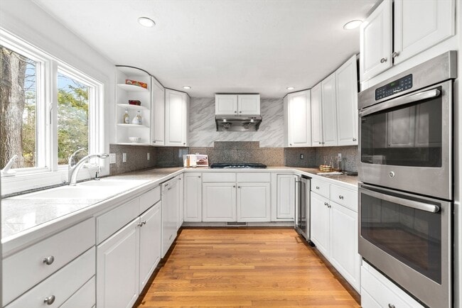 Building Photo - 850 Dedham St