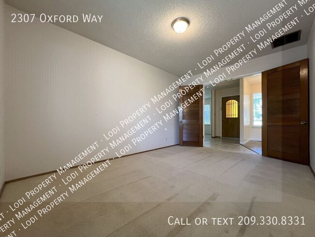 Building Photo - 2307 Oxford Way