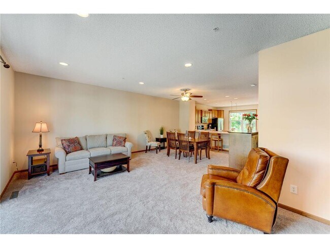 Building Photo - 11939 Emery Village Dr N