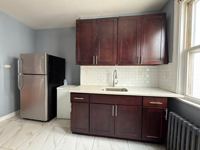 Building Photo - 225 Lembeck Ave