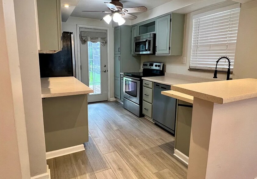 Building Photo - 716 Vallevista Ave