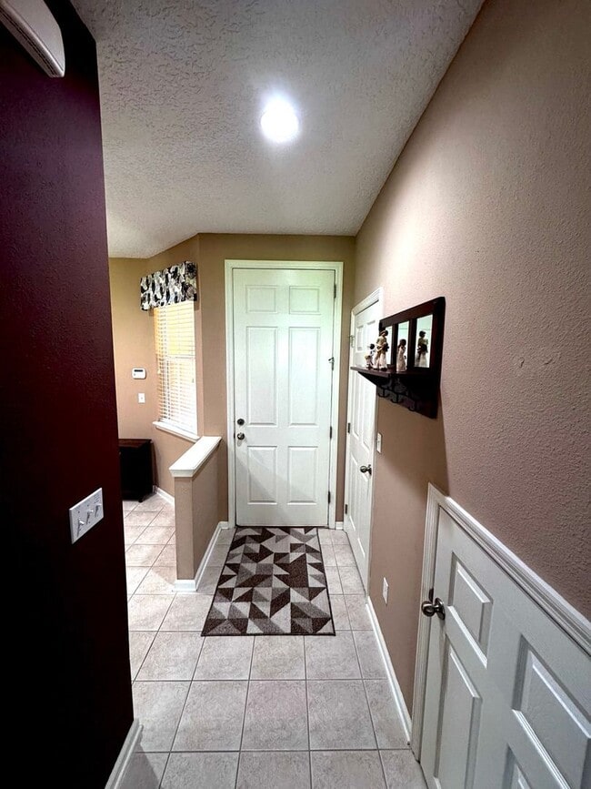Building Photo - 3685 Creswick Cir