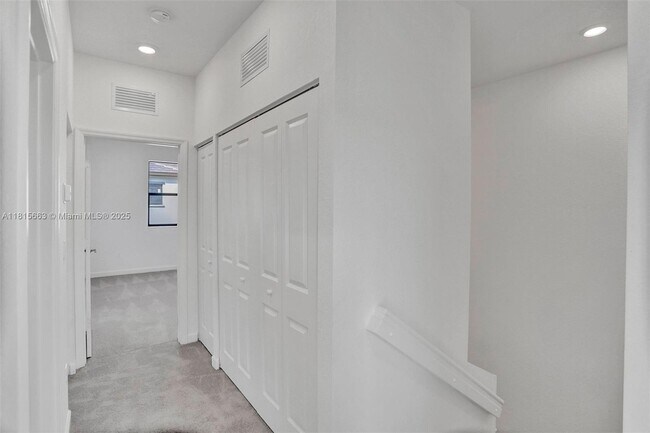 Building Photo - 252 SW 159th Terrace