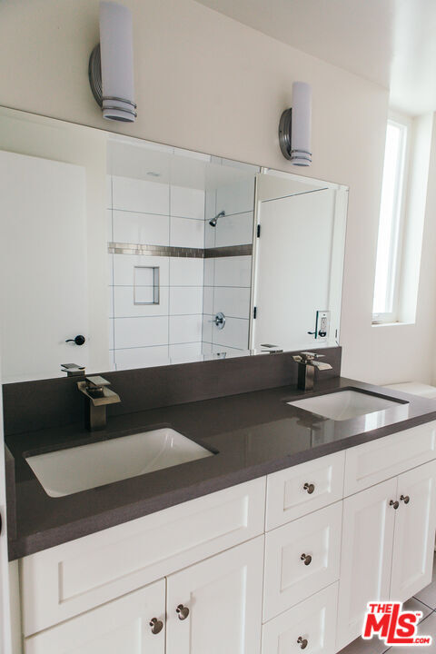 Building Photo - 1431 S Sherbourne Dr