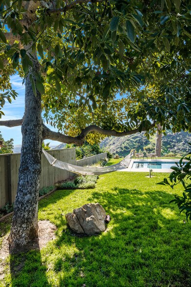 Building Photo - 2431 Carman Crest Dr