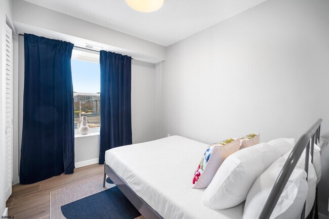 Building Photo - 21 N Albany Ave