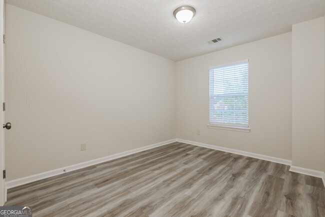 Building Photo - 617 Armitage Way