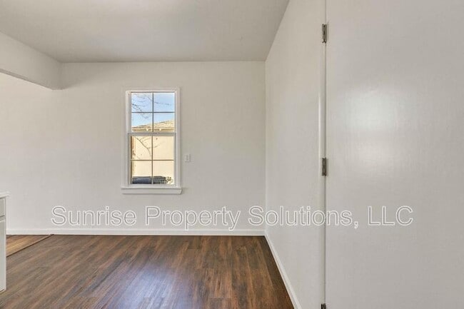 Building Photo - 4908 S Stiles Ave