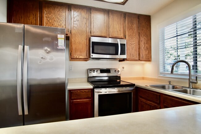 Building Photo - 4400 Sunrise Ct