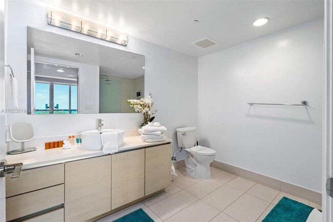 Building Photo - 2600 E Hallandale Beach Blvd