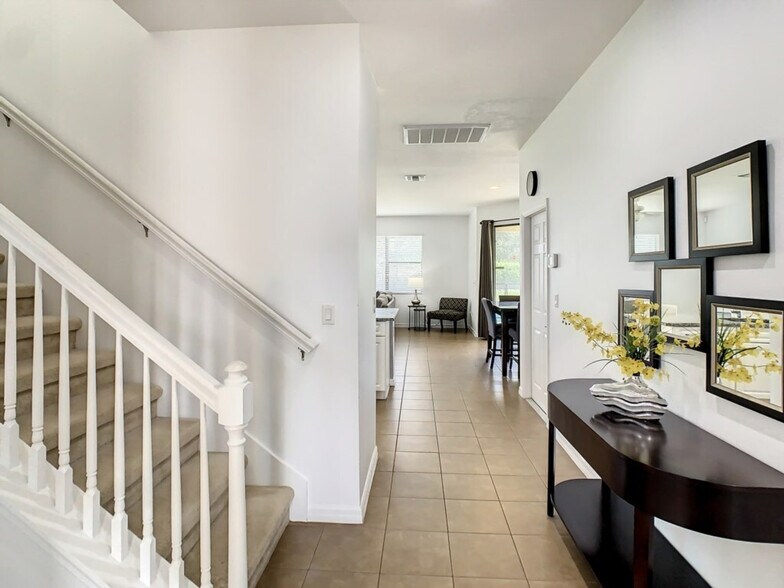 Building Photo - 2533 Rosemont Cir