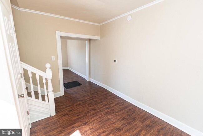 Building Photo - 915 N Division St