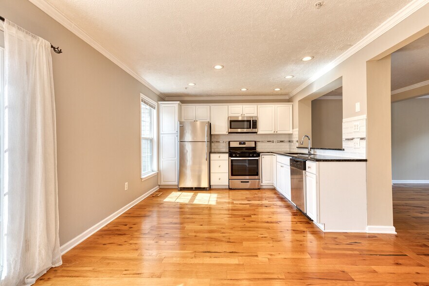 Building Photo - 490 Crestridge Way