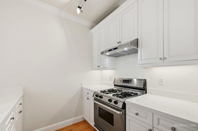 Building Photo - 166 Sanchez St